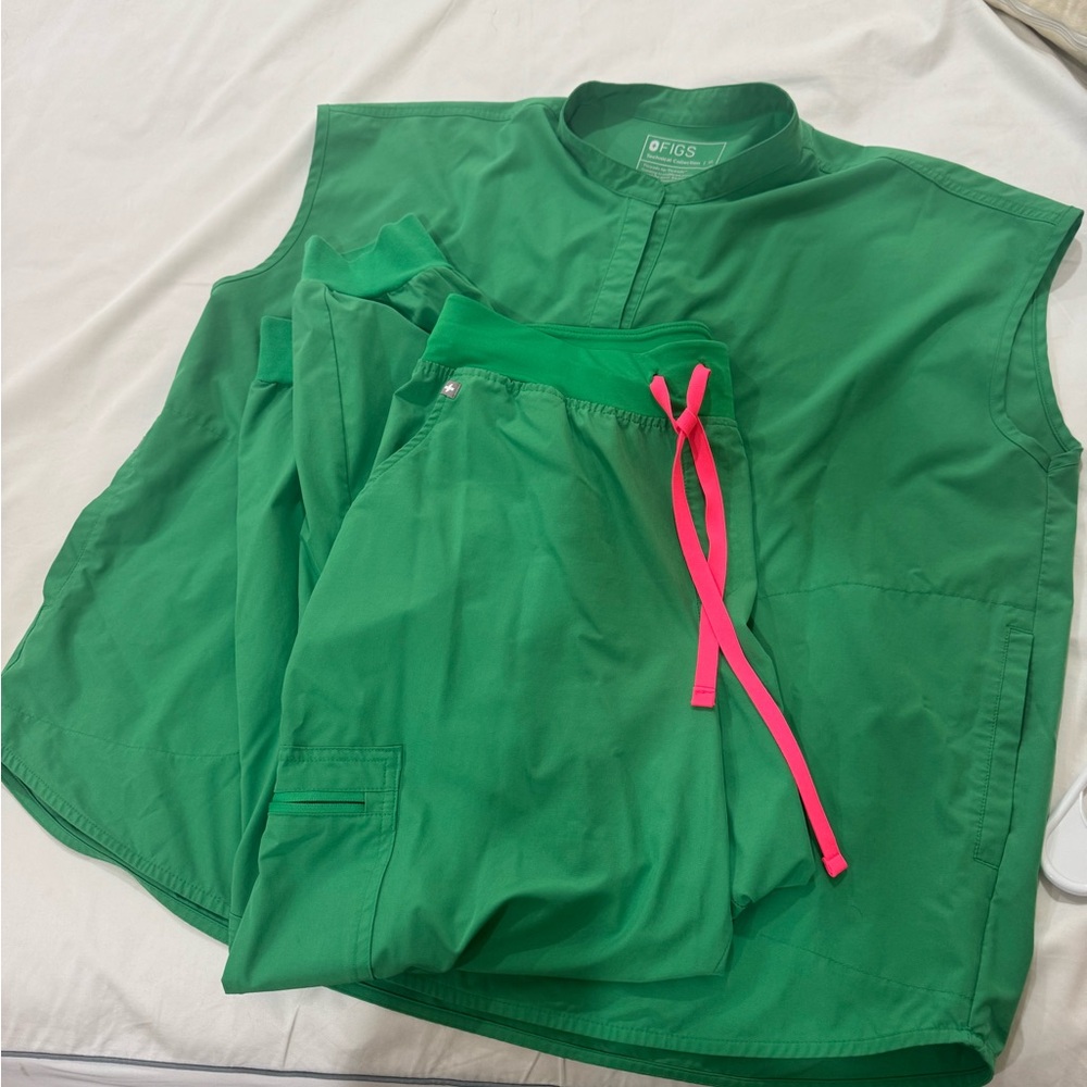 Figs Green Scrub Set with Pink Accents